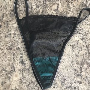 NWOT black lace thong g string t back medium